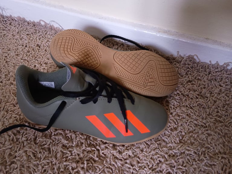Indoor football trainers 