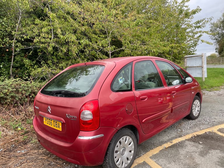 image for CITROEN PICASSO 1.6 EXCLUSIVE 56 REG MPV 11 SERVICE STAMPS JUNE 9TH 2026 LOW INSURANCE 38+MPG
