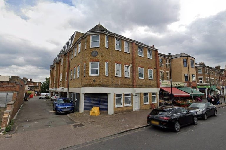 STUDIO IN CRYSTAL PALACE - AVAILABLE NOW!