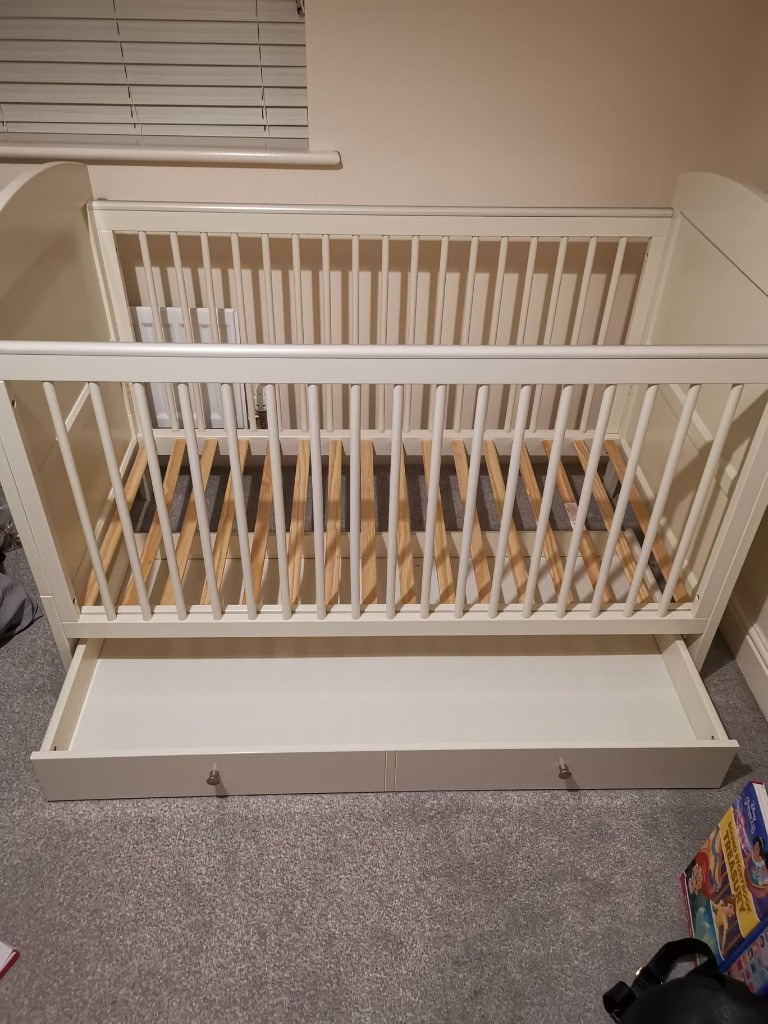 Hastings cot bed (Ivory) 
