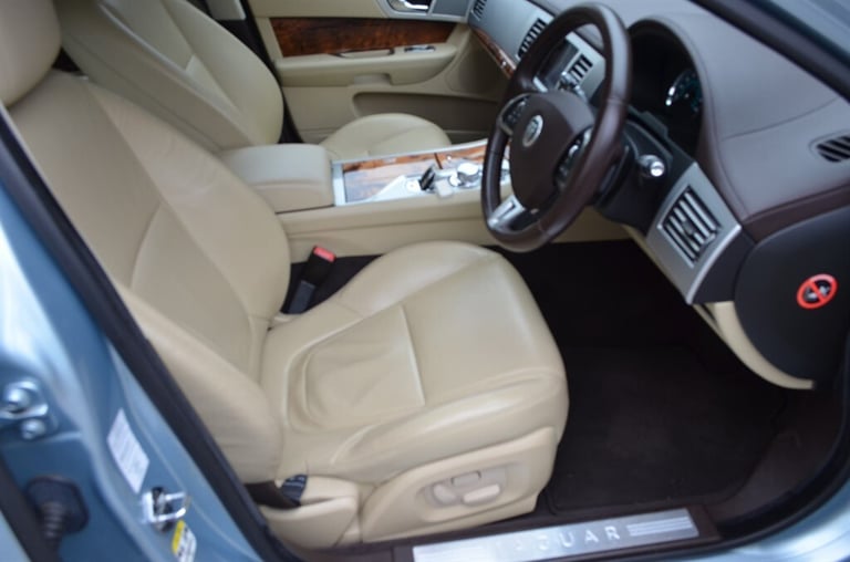 2012 Jaguar XF 2.2d Premium Luxury 4dr Auto SALOON DIESEL Automatic