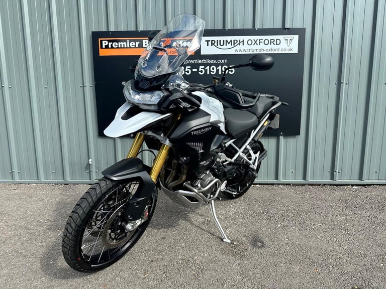 Triumph Tiger 1200 Rally Pro 2022/72 in White Motorcycle 