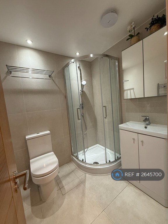4 bedroom flat in North Gower Street, London, NW1 (4 bed) (#2645700)
