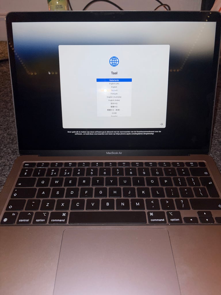MacBook Air 13" (M1, 2020) - 16gb Ram - 256gb SSD Storage - 8 Core CPU - 7 Core GPU