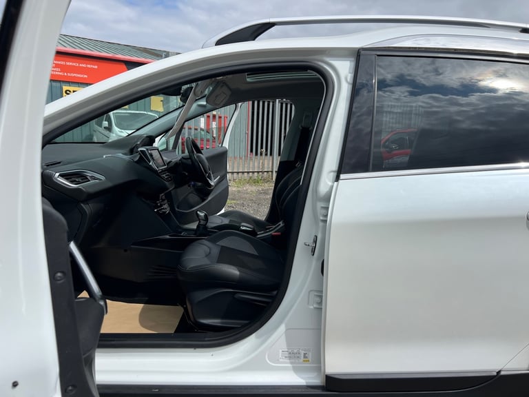 2018 68 PEUGEOT 2008 1.2 PURETECH ALLURE PREMIUM 5DR ONLY 33,000 MILES F/S/H