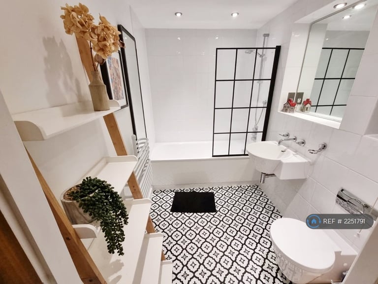 2 bedroom flat in The St. George Building, Leeds, LS1 (2 bed) (#2251791)