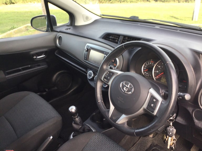 2012 Toyota Yaris 1.33 VVT-i TR 5dr HATCHBACK Petrol Manual