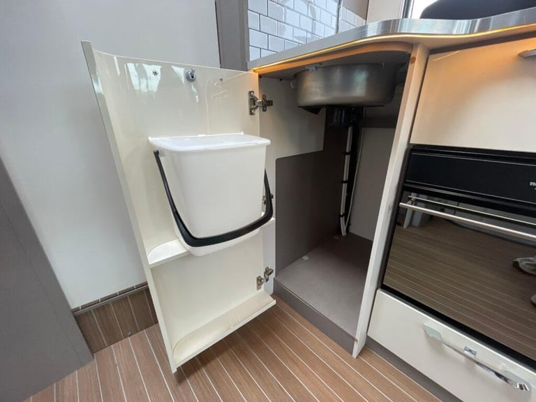 Estrusco T7400 QBC 4 berth 4 Belt Motorhome Rear garage 