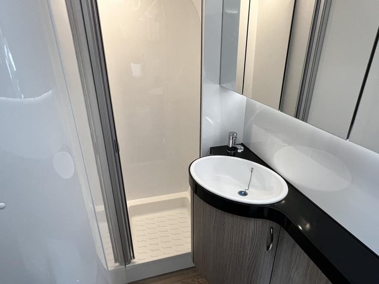 2023 HOBBY Prestige 560 wfu 4 Berth Fixed Bbed End Washroom New 2023