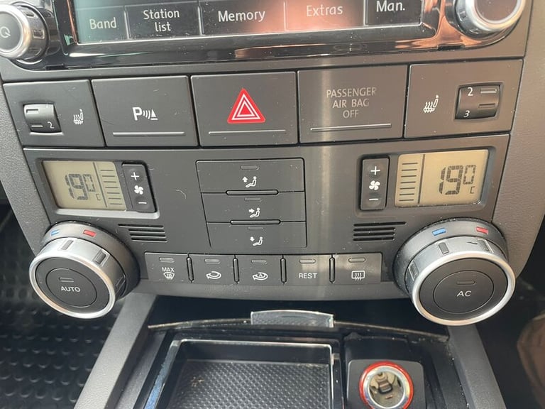 2009 Volkswagen Touareg 2.5 Touareg Altitude TDI E4 AUTO 5dr SUV Diesel Automatic