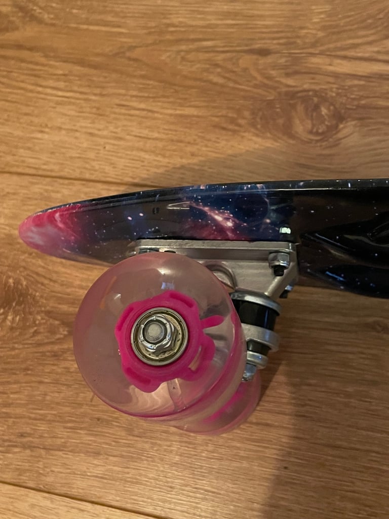 BELEEV 22 inch Skateboard for Kids Boys Girls Beginners
