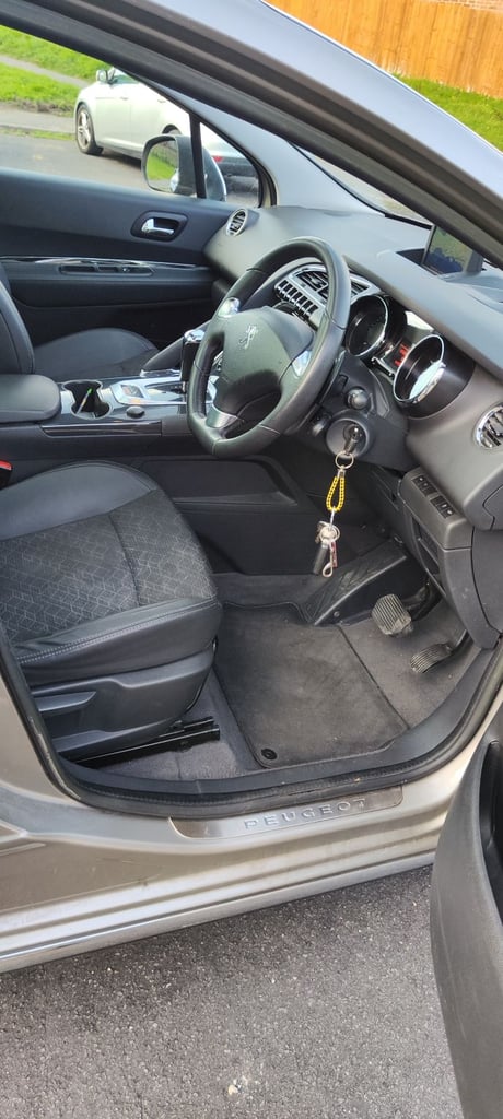 Peugeot, 3008, Hatchback, 2014, Semi-Auto, 1560 (cc), 5 doors