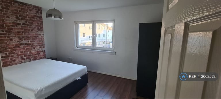 2 bedroom flat in Dunphail Road, Glasgow, G34 (2 bed) (#2662572)
