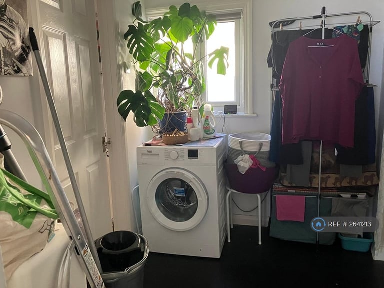 2 bedroom flat in Church Passage, Barnet, EN5 (2 bed) (#2641213)