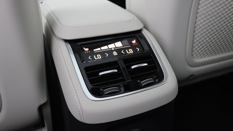 2025 Volvo XC90 T8 PHEV AWD Ultra, Dark, 7 Seats (Sunroof, Pilot Assist, Bowers &amp; Wilkins) ES...