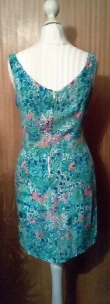 New Pretty Blue Green Pink Floral Print V-Neck Sleeveless Slip Summer Dress. Size 8.POST OR COLLECT!