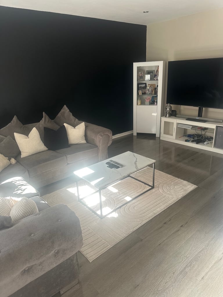 image for 3 bedroom house milton keynes looking for london