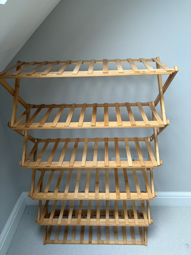 Used shoe rack in excellent condition 
