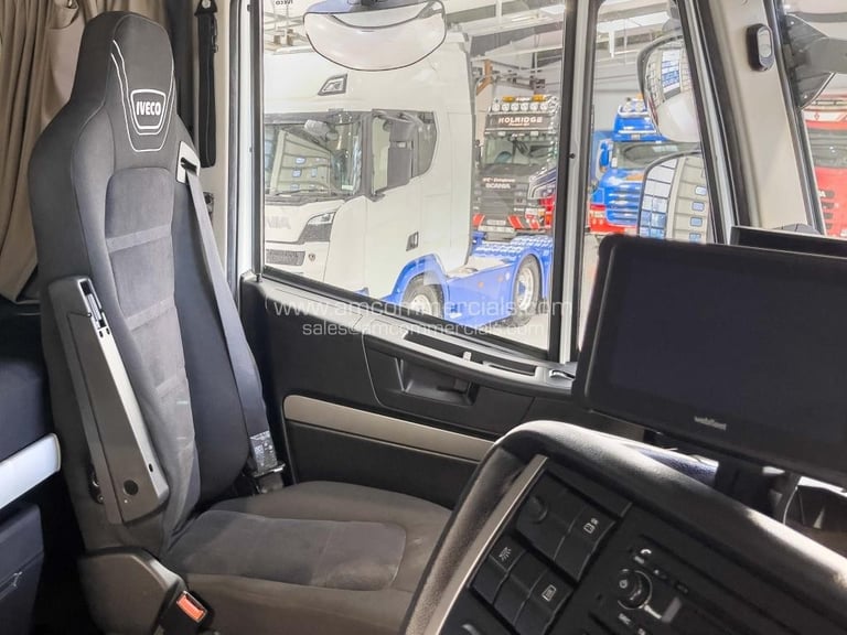Iveco Stralis NP460, CNG Truck, Fixed Fifth Wheel, Visor, Rear Mounted Batteries