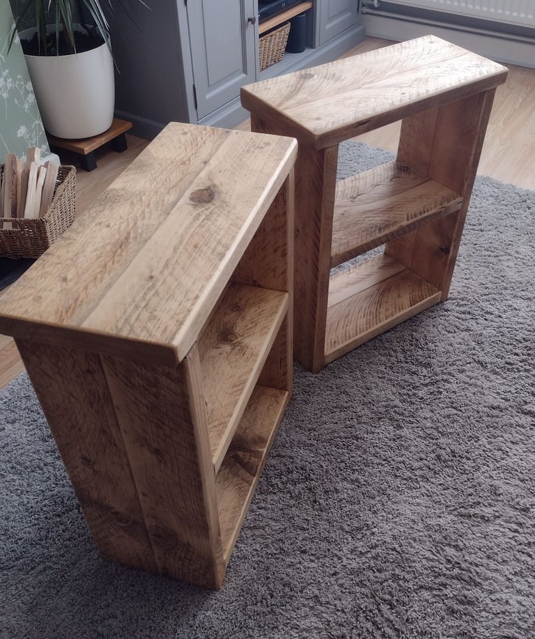 Pair of side tables/end tables/bedside tables 