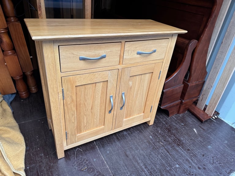 Solid oak Sideboard In Excellent Condition Possible Delivery 