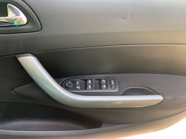 Peugeot, 308, Estate, 2012, Manual, 1560 (cc), 5 doors
