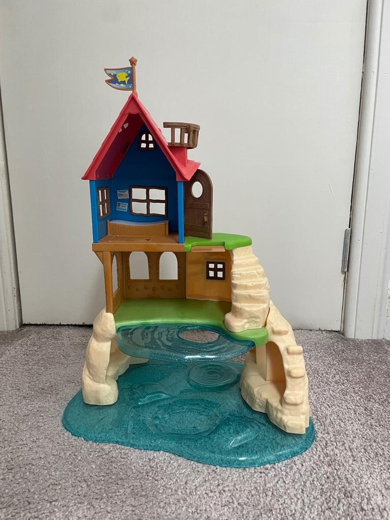 SYLVANIAN FAMILIES secret island playhouse 