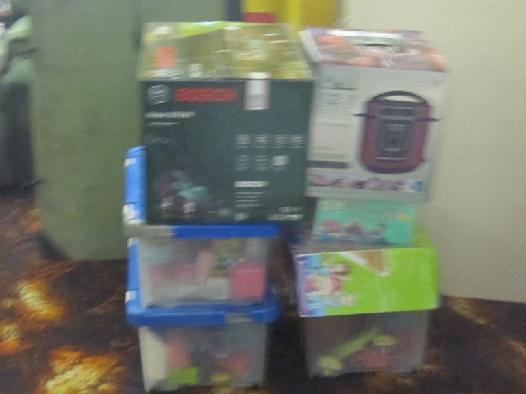 image for POLLY POCKET LARGE VARIED, IN PART RARE, COLLECTION.