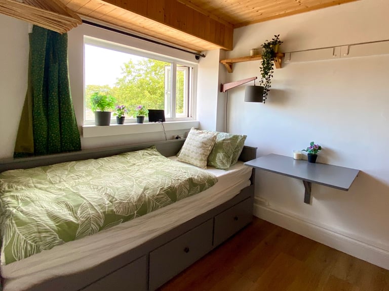 Lovely tiny studio flat all bills inclusive 