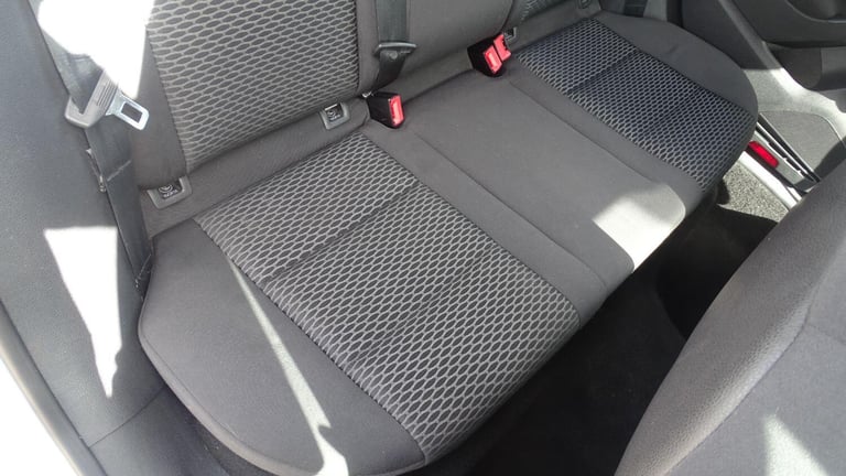 VOLKSWAGEN GOLF 1.4 Twist hatch petrol Silver Manual Petrol 2011