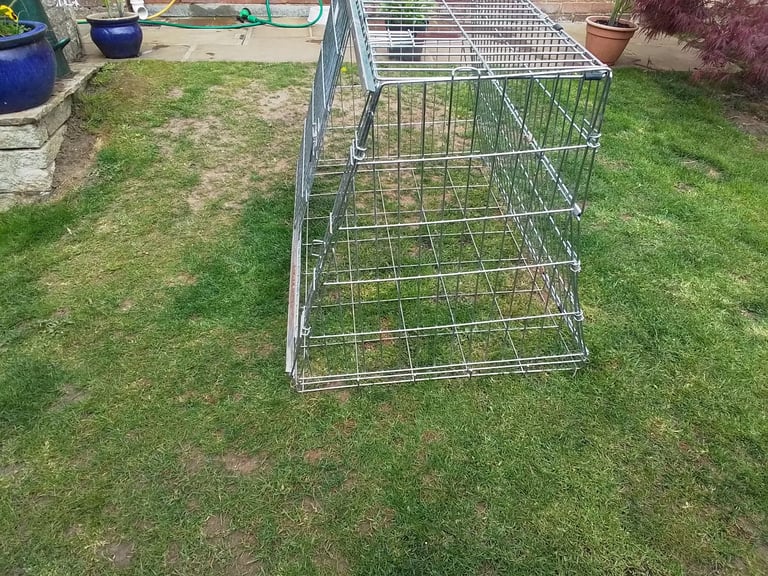 Dog cage for car