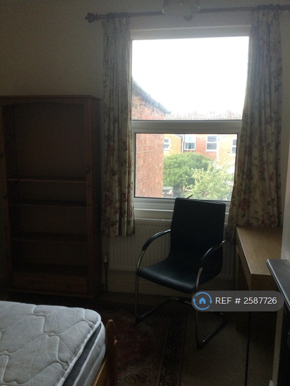1 bedroom in Southampton Road, Northampton, NN4 (#2587726)