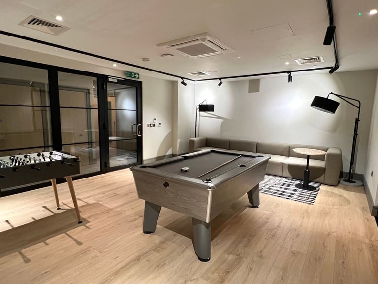 🏡 Modern 1-Bed Flat + Gym & Cinema | Flexible Tenancy | Co Lets & Subletters – Raynes Park SW20