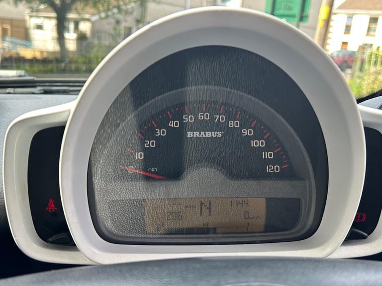 SMART FORTWO 1.0*BRABUS Xclusive*Glassroof-BT-HPIclear-PAS**Rare PocketRocket**