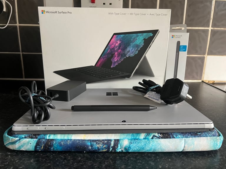 Microsoft Surface Pro 6 12.3" i5-8350U 128GB 8GB Touchscreen Windows 11 Tablet B