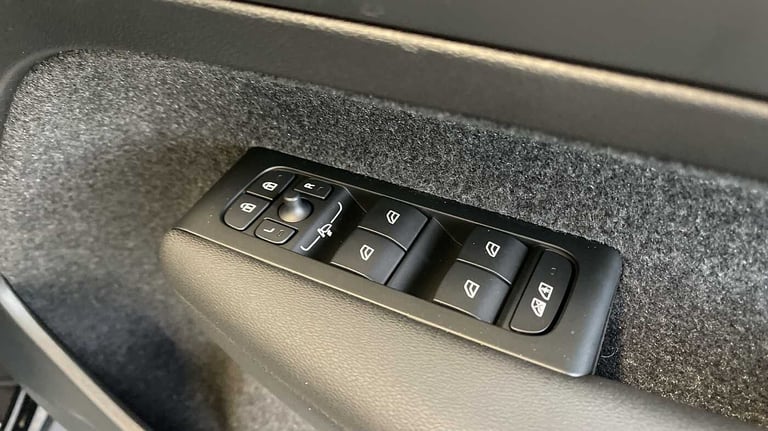 2025 Volvo XC40 2.0 B4P Ultra Black Edition 5dr Auto SUV Petrol Automatic