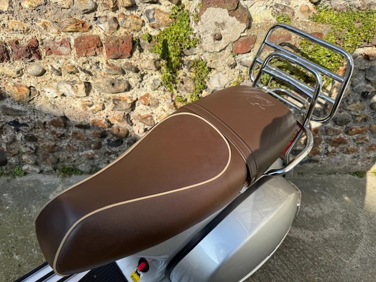 PIAGGIO VESPA - 2016 Petrol Manual in Grey