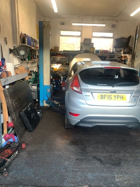 Workshop Service Bay Fully Equipped On Busy Main Road Burntisland