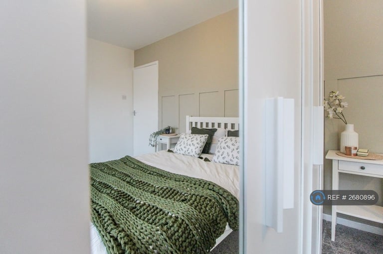 2 bedroom flat in Arundel Court, Nottingham, NG3 (2 bed) (#2680896)