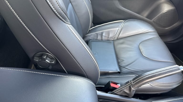 2019 Volvo V40 1.5 T3 R-Design Edition Hatchback 5dr Petrol Auto Euro 6 (s/s) (152 ps) Hatchback ...