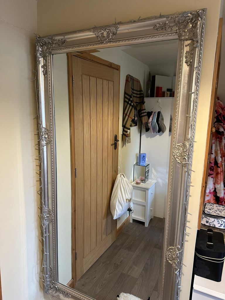 image for Antique style wall mirror 