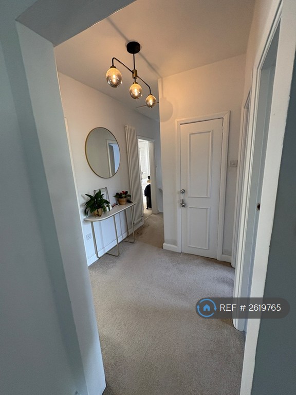 3 bedroom flat in Fieldview, London, SW18 (3 bed) (#2619765)
