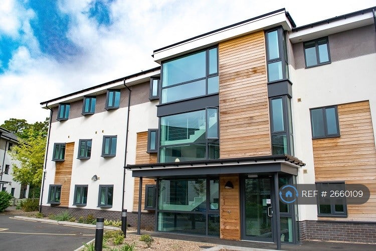 7 bedroom flat in Warwick New Road, Leamington Spa, CV32 (7 bed) (#2660109)