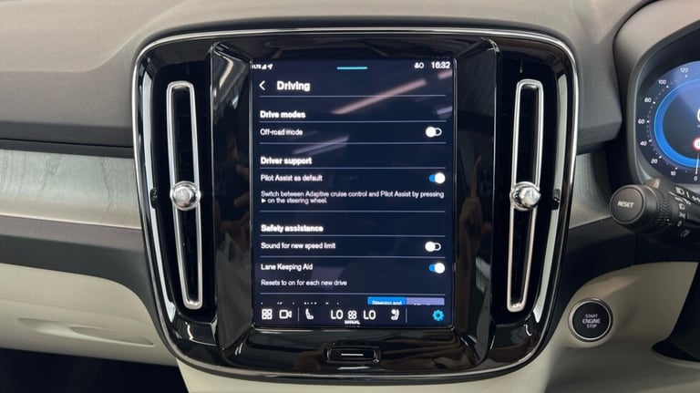 2024 Volvo XC40 Ultra, B3 Mild hybrid, Petrol, Bright (Blond Leather, Panoramic Sunroof) Estate P...