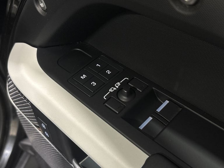 2023 Land Rover Defender 3.0 D250 MHEV SE Hard Top SUV 5dr Diesel Auto 4WD MWB Euro 6 (s/s) (250 ...