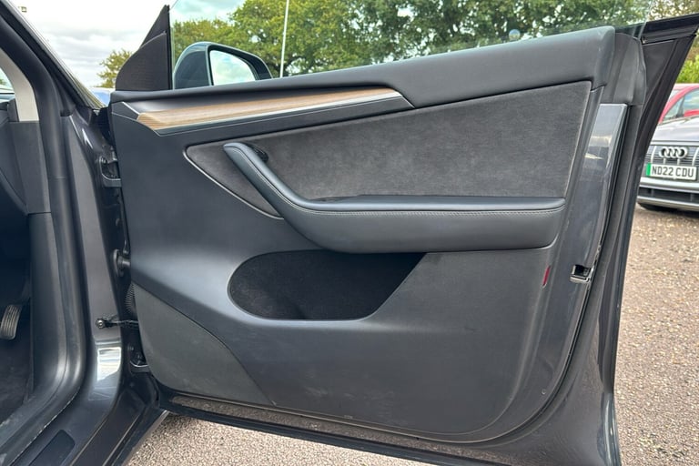  Tesla Model Y dual Motor Long Range Suv 5dr Electric Auto 4wde 384 Bhp Electric