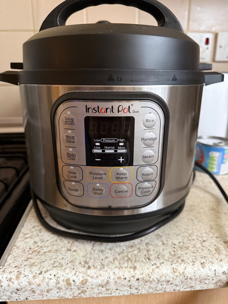 Instant Pot DUO MINI 3L Electric Pressure Cooker. 7-in-1