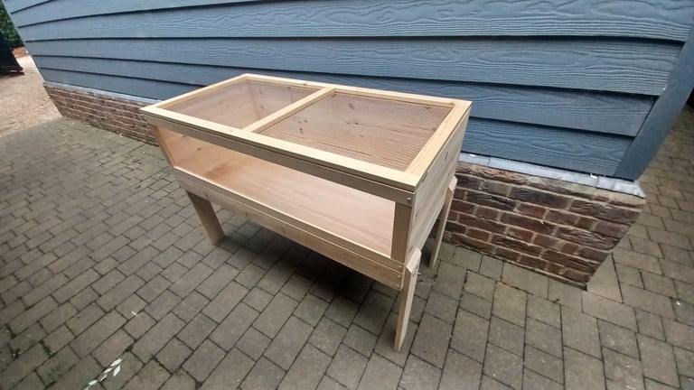 Wooden indoor hutch for guinea pigs/hamsters/gerbils - UK made