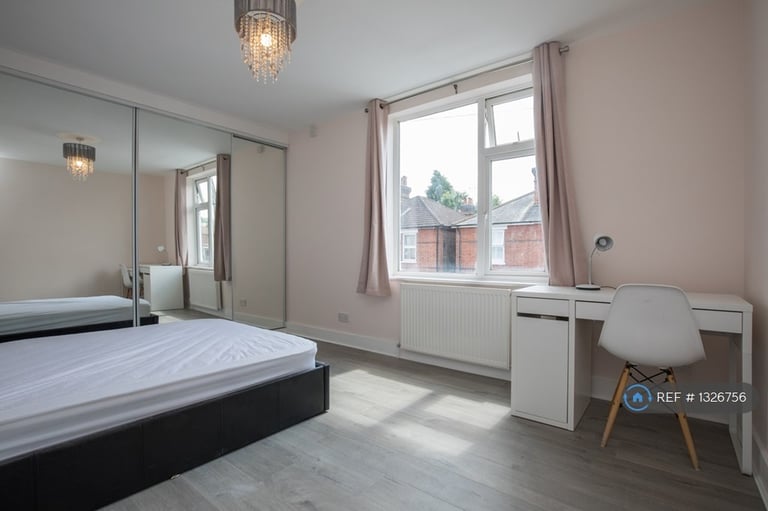 6 bedroom house in Rupert Road, Guildford, GU2 (6 bed) (#1326756)