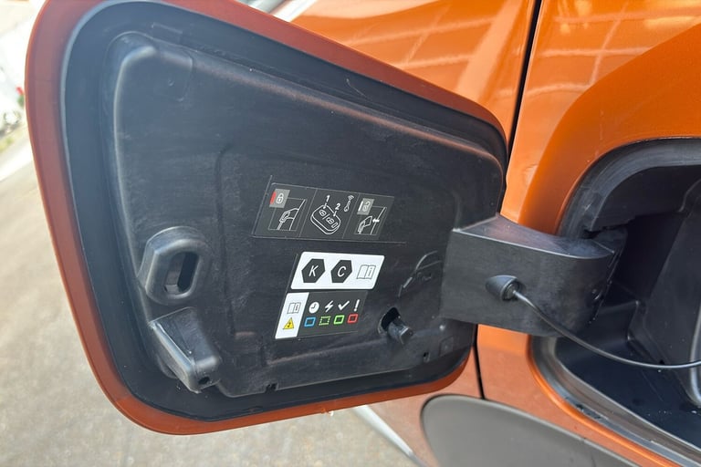  Peugeot E 2008 50kwh Allure Premium Suv 5dr Electric Auto 7kw Charger 136 Ps